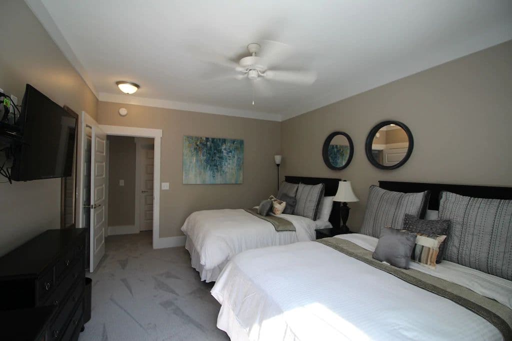 Upstairs Double Queen Room. All Bedrooms Have A Lighted Closet. - Sleeps 4.