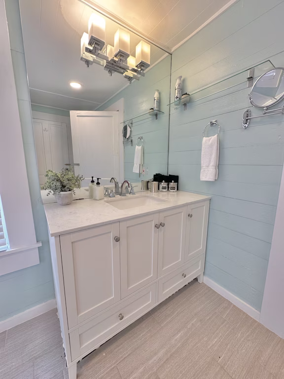 Guest/Green en Suite Bathroom